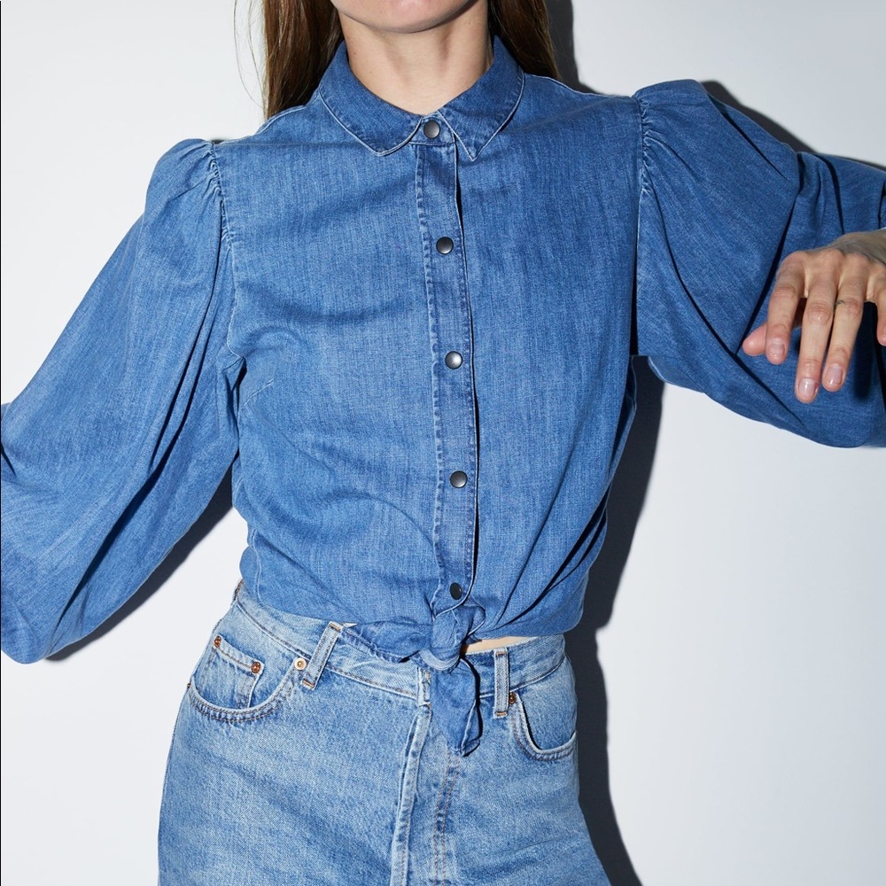Zara Denim Puff Sleeve Top .